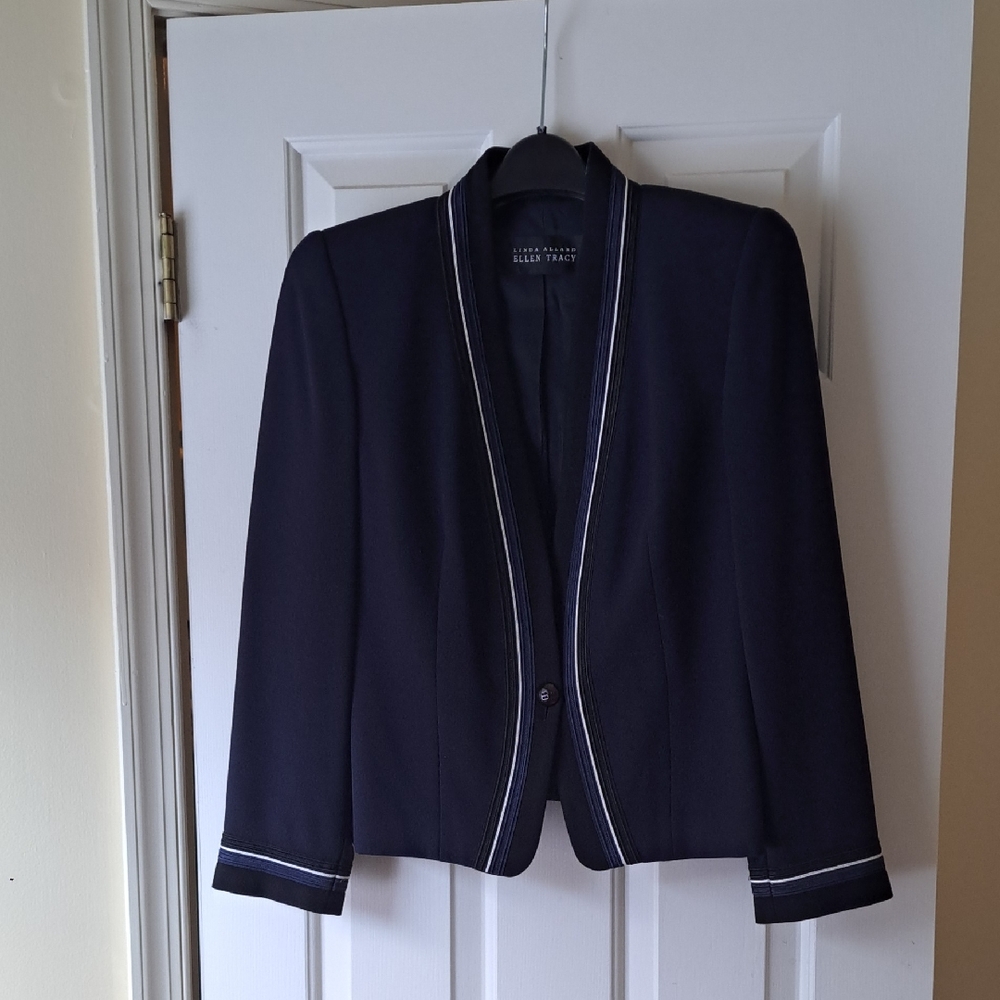 Ellen Tracy fun  Navy Blazer with White Accents